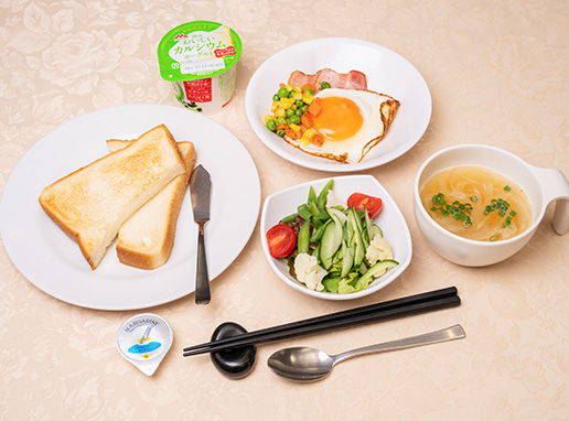 朝食（パン・ごはん選択可能）