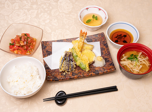 昼食・夕食